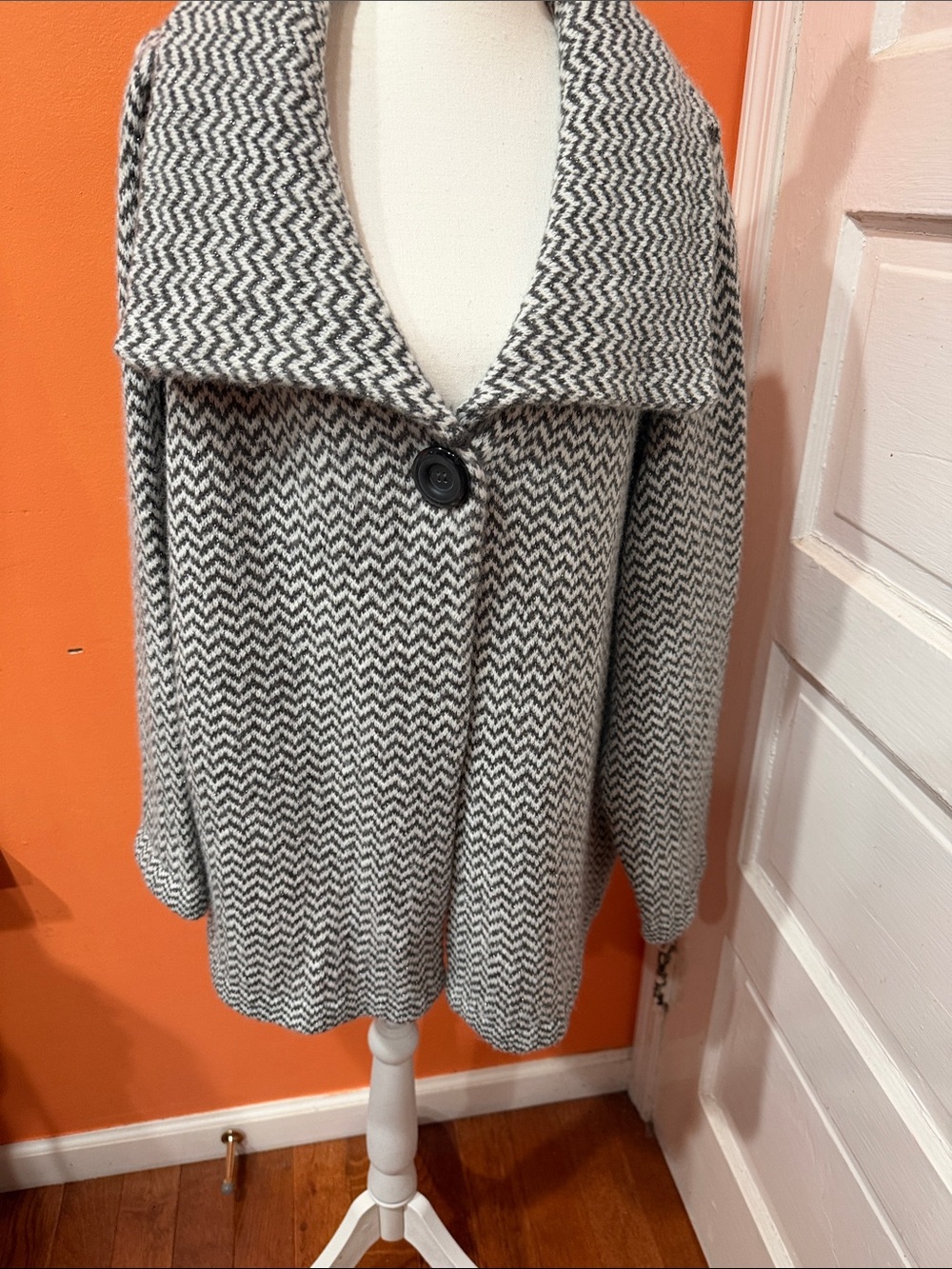 JM Collection Black and White Chevron Shawl-Collar Cardigan